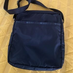 Le sportsac crossbody NWOT